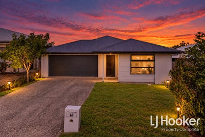 /international/au/18-churchill-street-bellbird-park-qld-152399340/