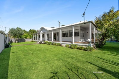 /international/au/91-lake-weyba-drive-noosaville-qld-151637664/