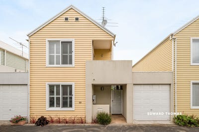 /international/au/31-33-merino-mews-kensington-vic-152646292/
