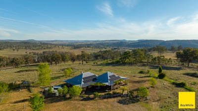 /international/au/27-stringybark-ridge-road-armidale-nsw-700426340/