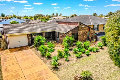 /international/au/22-axminster-street-warnbro-wa-152624396/