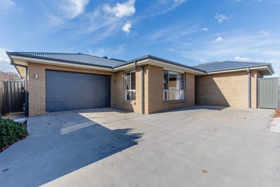 /international/au/19a-bradford-circuit-dubbo-nsw-148458252/