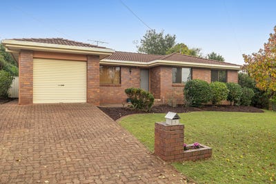 /international/au/9-nellie-street-centenary-heights-qld-151444732/