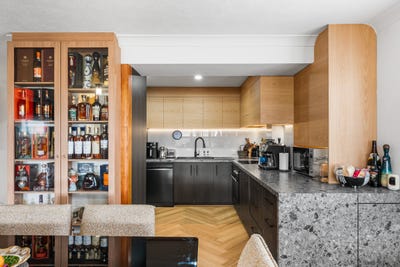 /international/au/21-33-39-hooker-boulevard-broadbeach-waters-qld-150672716/
