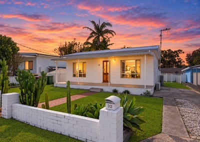 /international/au/32-fourth-avenue-toukley-nsw-152463088/