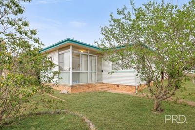 /international/au/16b-churchill-street-tamworth-nsw-152726280/