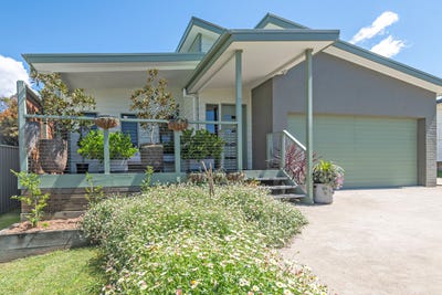 /international/au/14-anderson-street-moruya-nsw-152609736/
