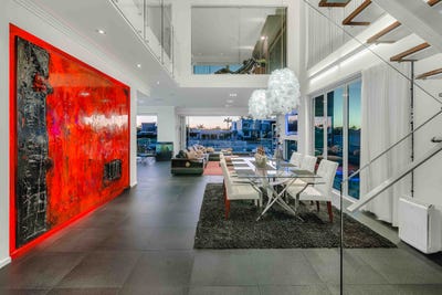 /international/au/17-mexicali-court-broadbeach-waters-qld-148275552/