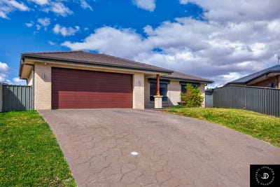 /international/au/5-mitchell-place-gunnedah-nsw-151160900/