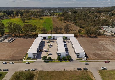 /international/au/5-winston-place-riverview-qld-505258196/