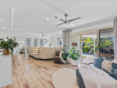 /international/au/2-15-aquarius-street-reedy-creek-qld-152537380/