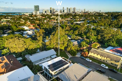 /international/au/6-cowderoy-street-labrador-qld-148329012/