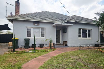 /international/au/15a-claude-street-katanning-wa-152412736/