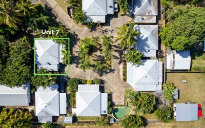 /international/au/7-10-12-albatross-close-cooya-beach-qld-150699032/