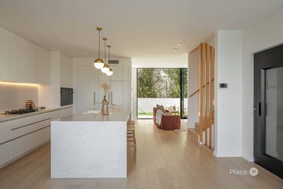 /international/au/12-18-prospect-terrace-st-lucia-qld-151263724/