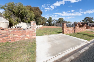 /international/au/17-werril-street-swan-hill-vic-204500772/