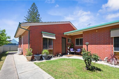 /international/au/4-18-20-penny-street-semaphore-sa-152717240/