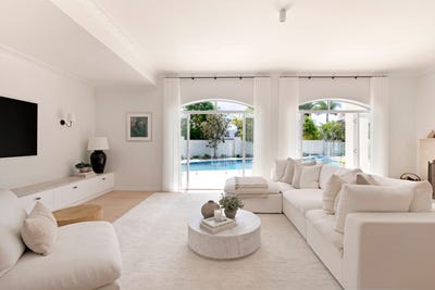 /international/au/1-marseille-court-sorrento-qld-152310156/