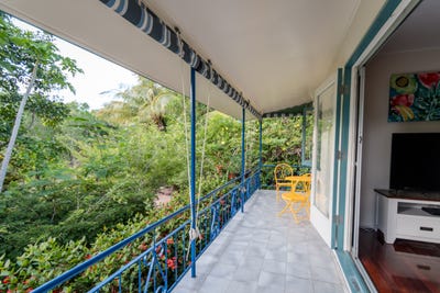 /international/au/1-dent-street-horseshoe-bay-qld-148389572/