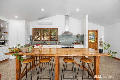 /international/au/27-forest-road-wesburn-vic-147971368/