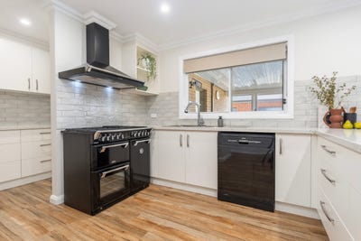 /international/au/16-baxter-court-lavington-nsw-150998968/