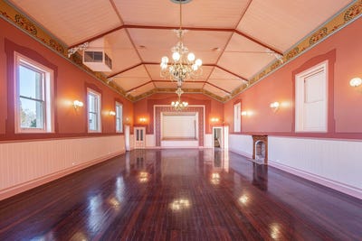 /international/au/15-loch-street-beechworth-vic-148752440/