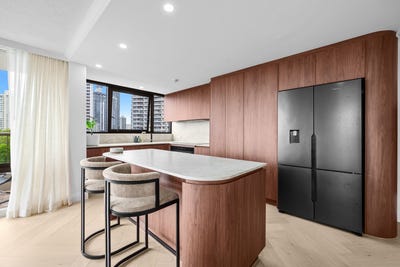 /international/au/37-5-admiralty-drive-surfers-paradise-qld-152660484/