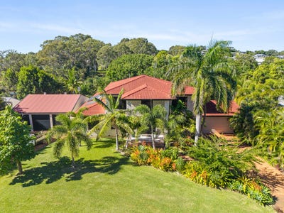 /international/au/6-mac-stocks-drive-dundowran-beach-qld-151414564/
