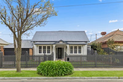/international/au/18-northernhay-street-reservoir-vic-152588440/