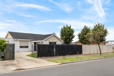 /international/au/7-pioneer-street-findon-sa-152705588/