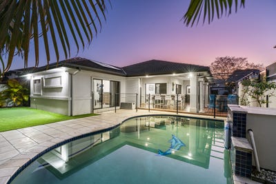 /international/au/2560-cressbrook-drive-hope-island-qld-148290888/