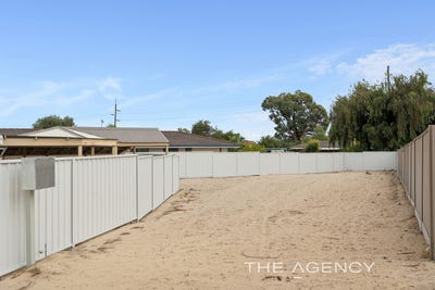 /international/au/19-pathfinder-road-padbury-wa-204480548/