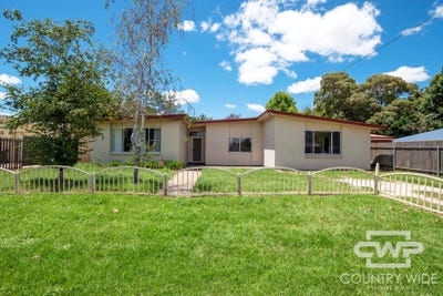 /international/au/45-abercrombie-street-guyra-nsw-151032496/