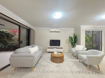 /international/au/4-77-81-bouganvillea-drive-middle-ridge-qld-151339324/