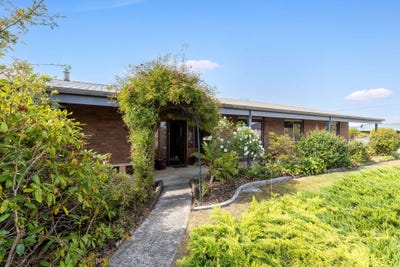 /international/au/23-reibey-street-latrobe-tas-151149676/