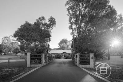 /international/au/4-the-fairways-gnangara-wa-151093488/