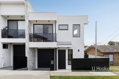 /international/au/27c-elouera-crescent-moorebank-nsw-151537912/