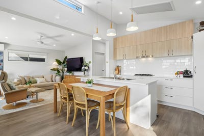 /international/au/133-8-hearnes-lake-road-woolgoolga-nsw-151434052/