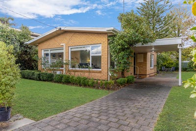 /international/au/2-milton-street-hamilton-vic-151119628/