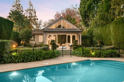 /international/au/19-water-street-wahroonga-nsw-151403820/