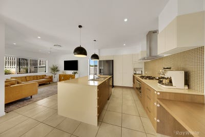 /international/au/8-cornforth-crescent-kirkwood-qld-151289668/