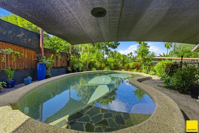 /international/au/8-harper-close-manunda-qld-152661872/