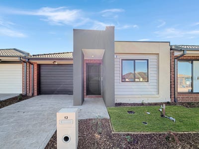 /international/au/13-poinciana-road-thornhill-park-vic-152585820/