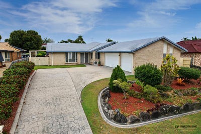 /international/au/21-pacific-drive-banksia-beach-qld-152662248/