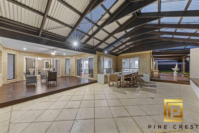 /international/au/9-connewarre-close-manor-lakes-vic-151537176/