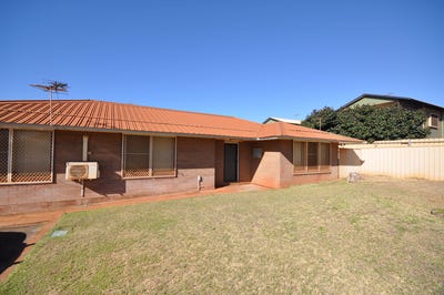 /international/au/7-padbury-place-port-hedland-wa-151171344/
