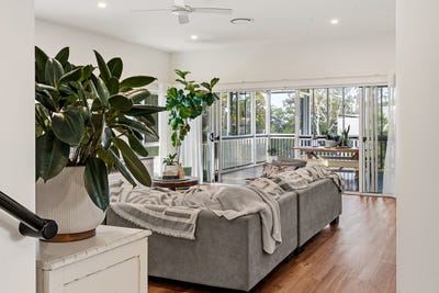 /international/au/68-east-street-redwood-qld-151132500/
