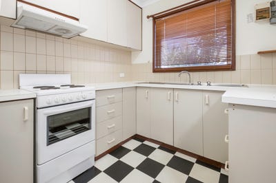 /international/au/1-8-leeds-close-millars-well-wa-151637908/