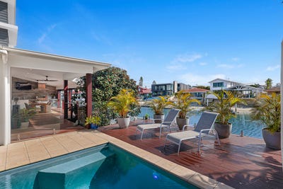 /international/au/22-the-lido-isle-of-capri-qld-152335424/