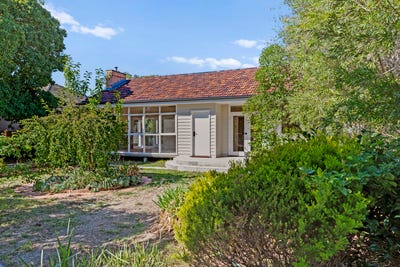 /international/au/17-scobie-street-euroa-vic-151180892/
